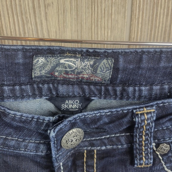 Silver Jeans - Picture 4 of 6